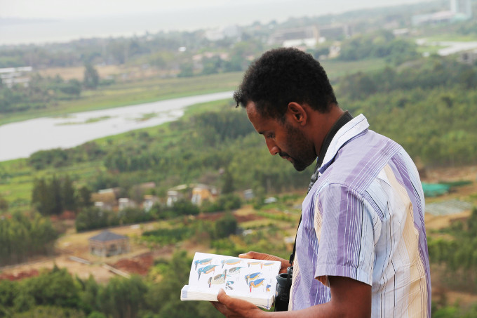 Belay Mulu ist Ranger am Tanasee in Äthiopien. Sein Lieblingsvogel? Der Kranich! - Foto: NABU