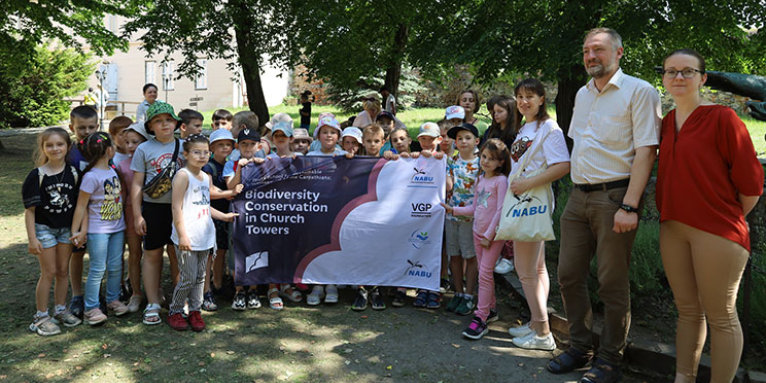 Eine Gruppe Kinder bei den Fledermausveranstaltungen Foto: IERS