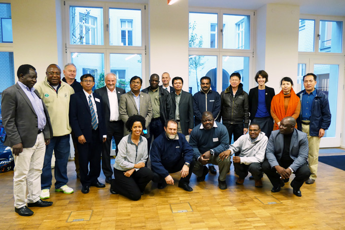 NABU-Präsident Olaf Tschimpke diskutierte mit den Experten aus Asien und Afrika - Foto: Miriam Bittar
